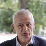 Sorin Oprescu, fotografiat pe o insulă din Grecia. Fostul edil este condamnat definitiv la aproape 10 ani de închisoare pentru corupție