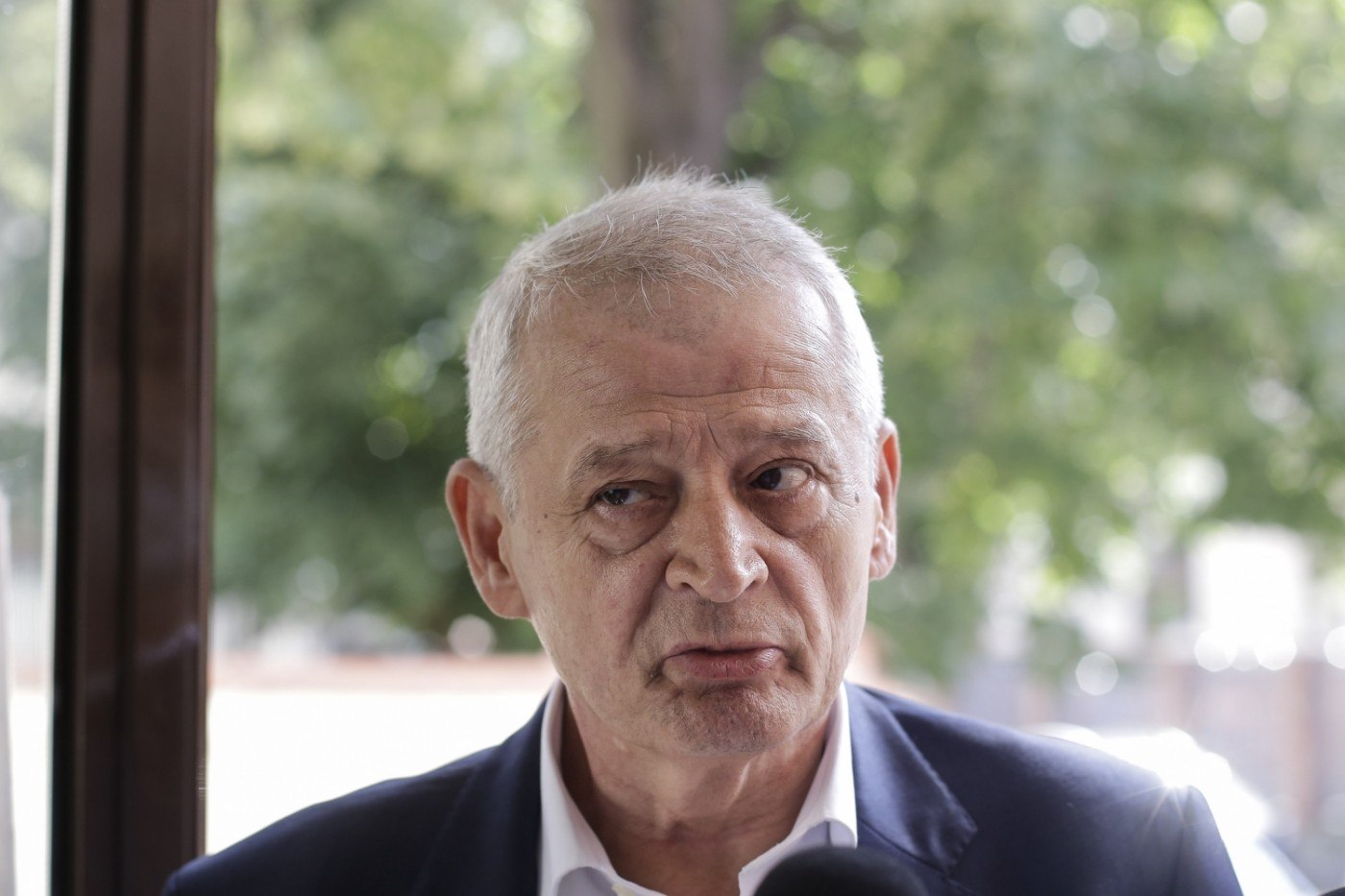 Sorin Oprescu, fotografiat pe o insulă din Grecia. Fostul edil este condamnat definitiv la aproape 10 ani de închisoare pentru corupție