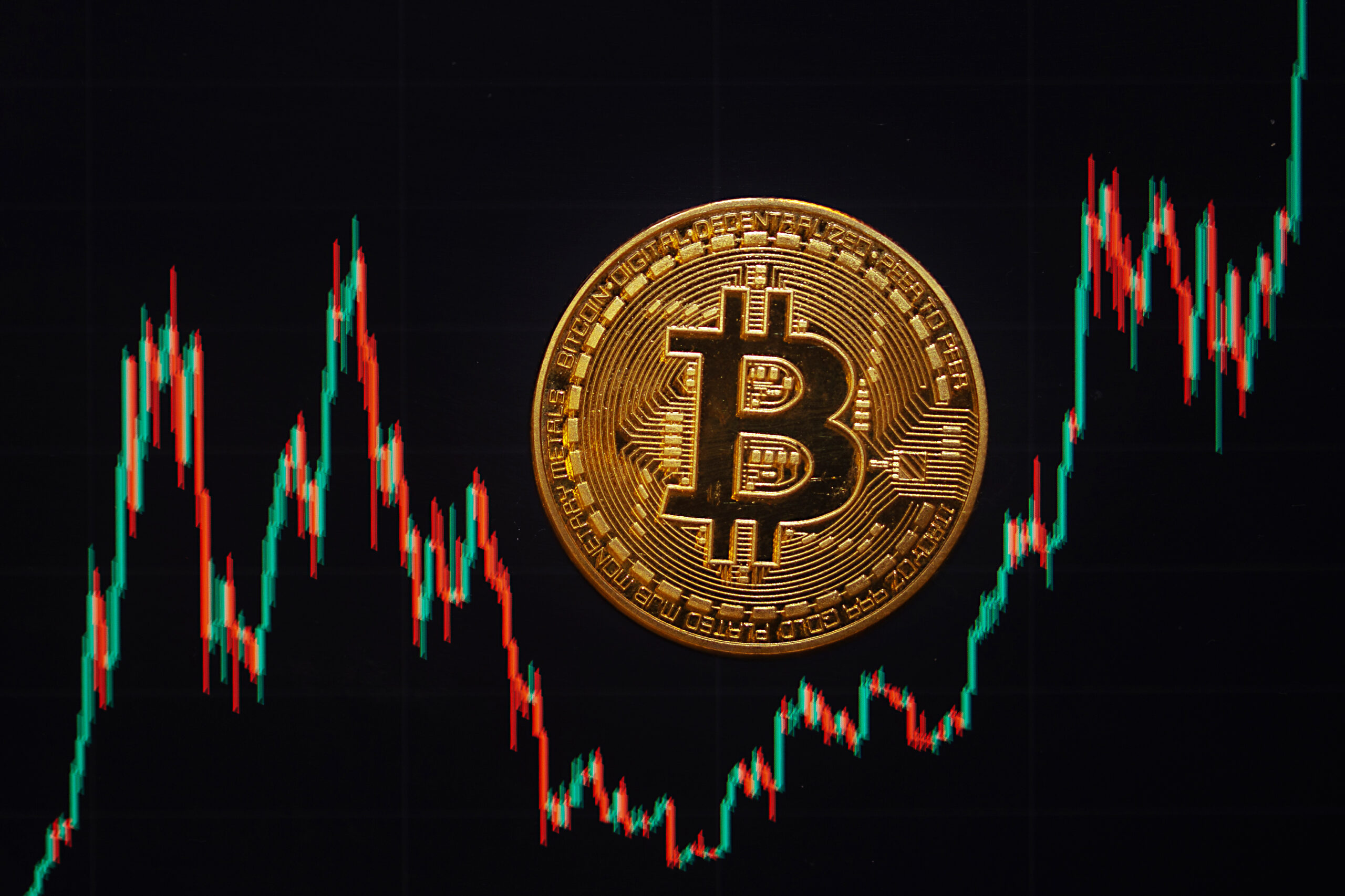 Bitcoin explodează și are cel mai mare salt din ultimii ani. De ce analiștii spun că raliul nu s-a terminat