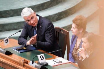 „Ipocrizie majoră”. Dragoș Pîslaru îl atacă pe Călin Georgescu pentru vizitele la mănăstiri