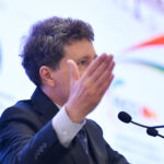 Renunțați la agendele politice și la discursul electoral