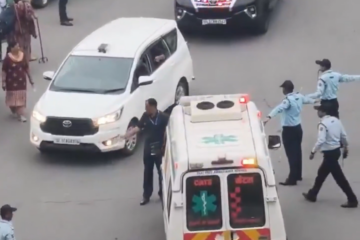 Scandal uriaș. Ambulanță în misiune, oprită de polițiști pentru a permite trecerea unei coloane oficiale