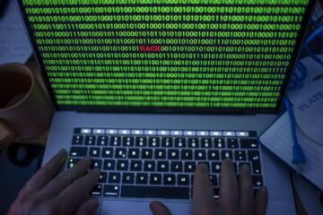 Hackerii atacă tot mai țintit în România. Băncile, curierii și infrastructura financiară, printre principalele ținte