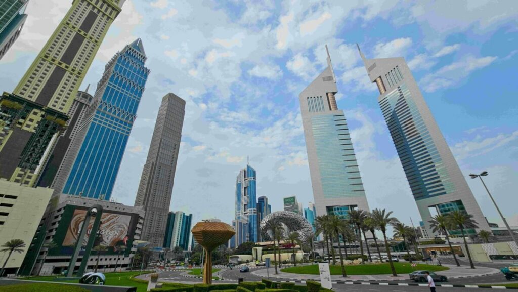 Emiratele Arabe Unite suspendă comerțul și tranzacțiile financiare cu Iranul „până la noi ordine”
