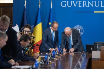 Guvernul atacă decizia CAB de suspendare a șase hotărâri de guvern: sunt afectate măsuri pentru persoanele cu dizabilități, transplanturi și PNRR