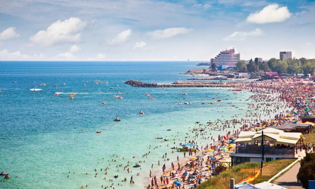 Cât costă două nopți de cazare la mare și la munte de Sfânta Maria. Prețurile pot ajunge și până la 4.000 de lei