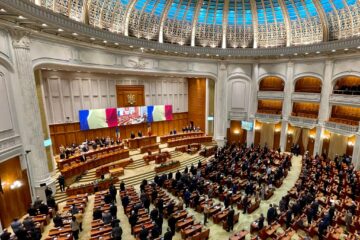 Parlamentul își reia activitatea în a doua sesiune ordinară a anului. Formarea noului Guvern, una dintre mize