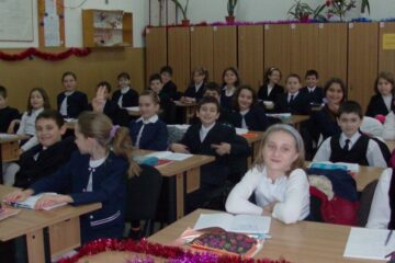 Școala începe în haos: elevii nu știu ce examene îi așteaptă, profesorii nu au manuale și ghiduri
