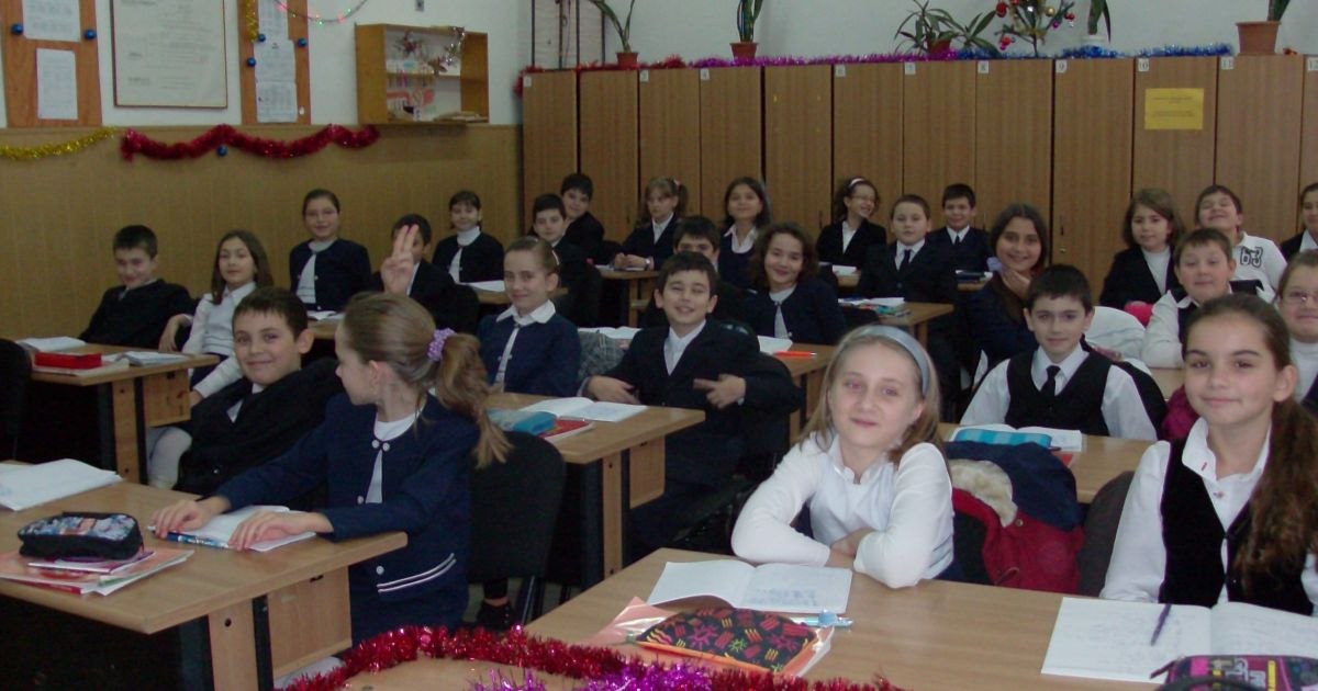 Școala începe în haos: elevii nu știu ce examene îi așteaptă, profesorii nu au manuale și ghiduri