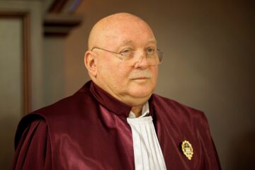 Scandal după zborul de lux spre Mykonos: PNL cere anchetă la CCR. Lista celor 13 pasageri