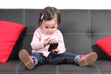 Mișcare de amploare a părinților pentru interzicerea inteligenței artificiale în școli. Ce poate învăța sistemul de învățământ românesc din exemplul american