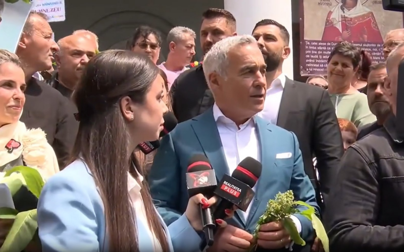 Calin Georgescu, avertizat înaintea unei întâniri cu susținătorii săi: „Probabil cineva i-a spus că acolo este multă lume”