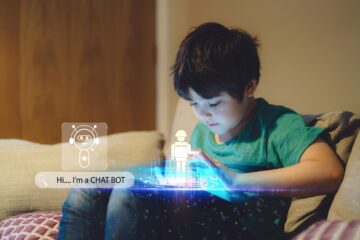Cum cred părinții că ar trebui reglementată utilizarea inteligenței artificiale în şcoli: „Este exact aceeași logică pe care o aplicăm în lumea offline”