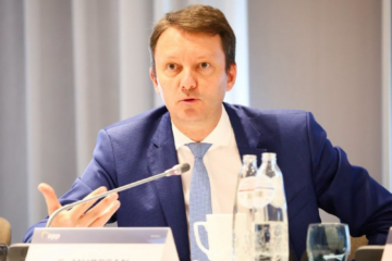 Misiunea aproape imposibilă a lui Siegfried Mureșan. De unde poate lua cele 50 de voturi lipsă pentru a trece Guvernul