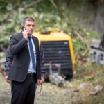 Radu Miruță, revoltat de situația de pe șantierul de pe Valea Oltului: „Patru oameni lucrau. Mulți stăteau într-o parcare și priveau Oltul curgând”