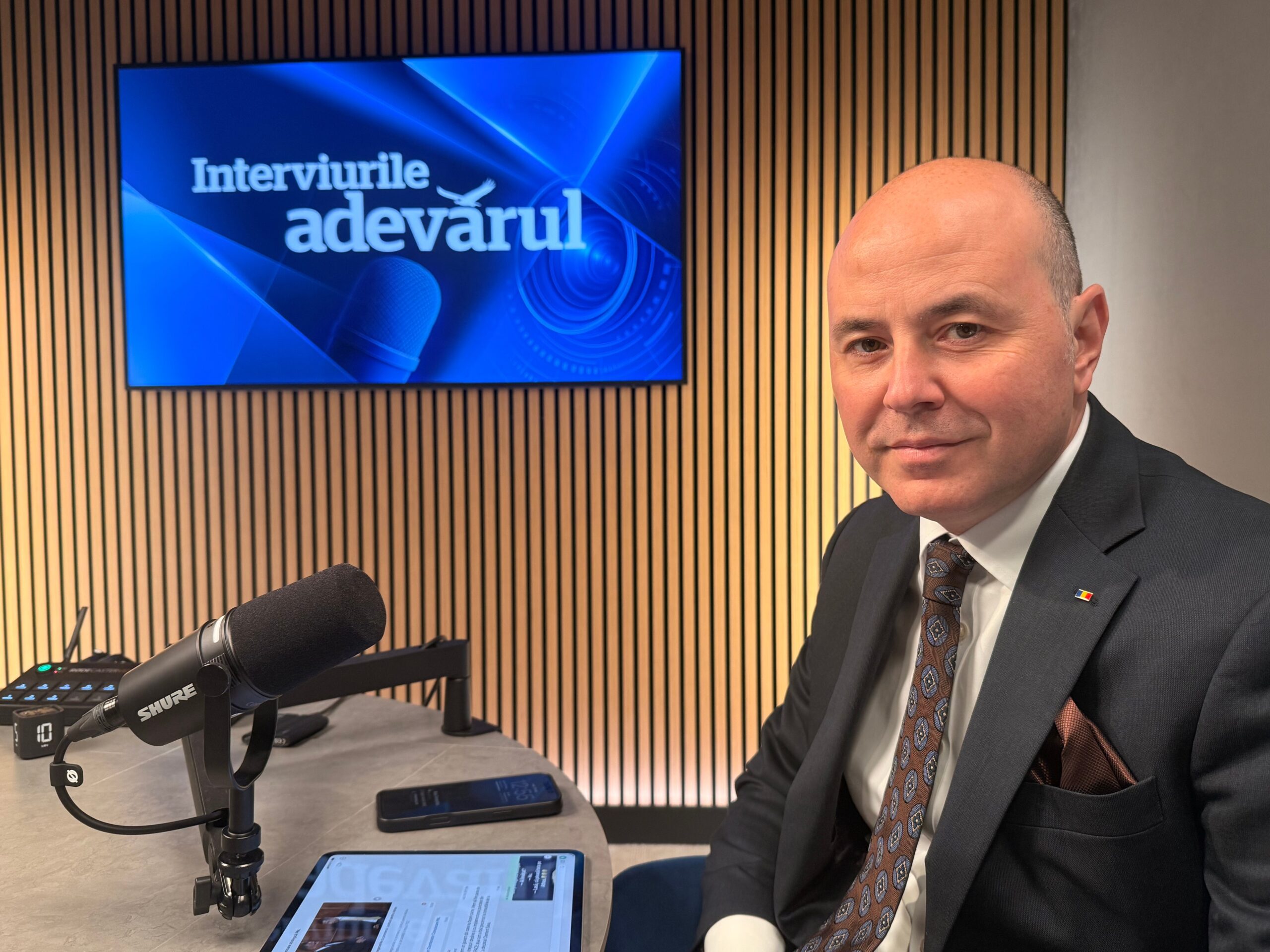Alexandru Muraru, invitat la „Interviurile Adevărul”, de la ora 14.15. Vicepreședintele PNL va discuta despre informațiile privind rolul SUA în căderea Guvernului Bolojan