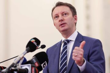 Siegfried Mureșan îi răspunde lui Nicușor Dan: „Singura soluție certă pentru încheierea crizei este votarea Guvernului”