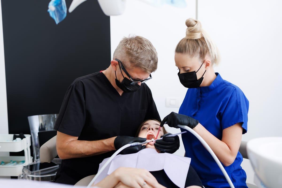 Cum scapi rapid de sângerări gingivale cu ajutorul laserului