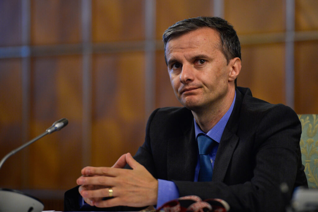 Despre cele 5 mituri legate de deficitul bugetar în cazul României