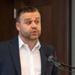 a fost văzut prost când s-a dus în poză cu Veștea