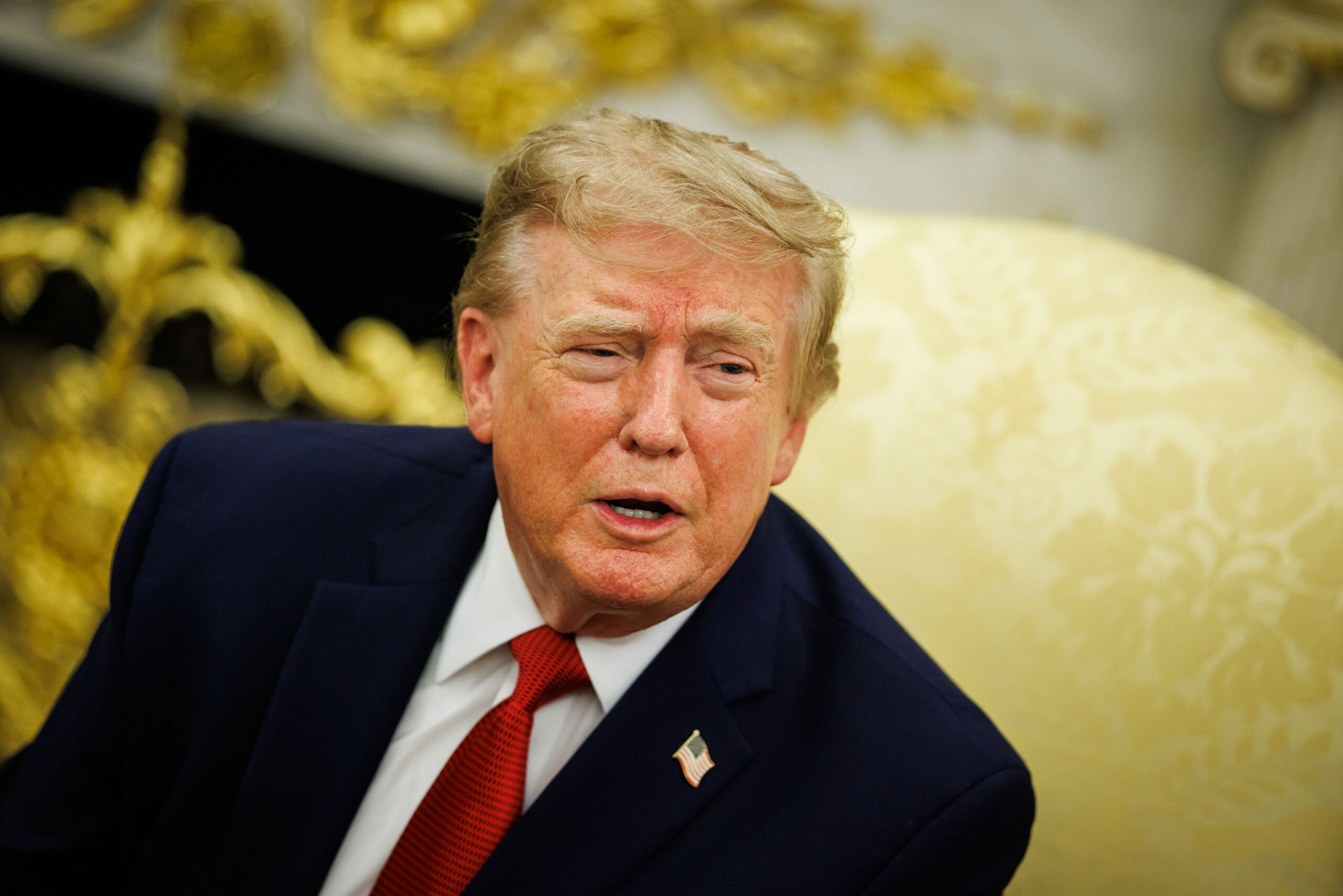 Trump spune că are o „obligație” să interzică anumite publicații la Casa Albă