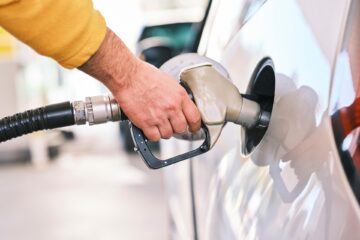 Tehnica simplă prin care șoferii pot reduce consumul de combustibil. Ce anume să nu lași în mașină