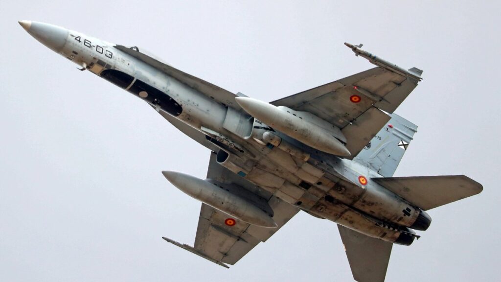 două avioane F-18 au fost ridicate de la sol după apariția unei drone