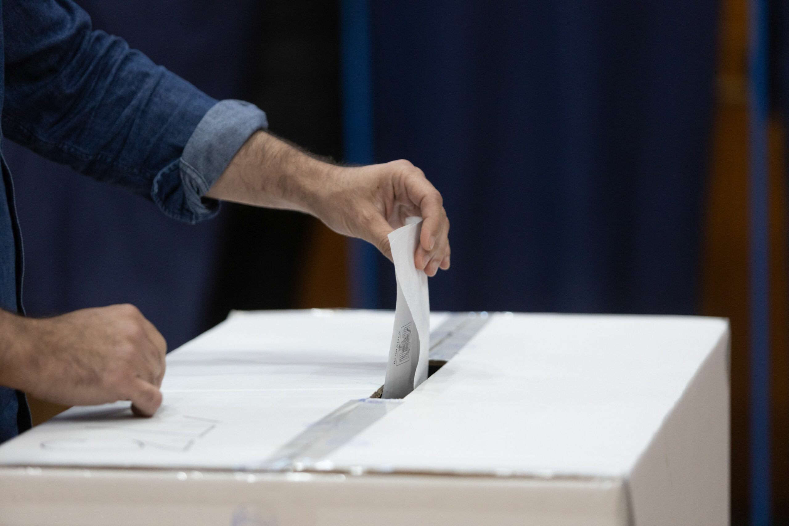 partidele de centru-stânga conduc la limită după numărarea majorității voturilor