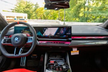 Un BMW M5 nou s-a devalorizat cu 16.000 de euro după ce a fost condus doar 300 de km. Mașina costase 114.000 de euro