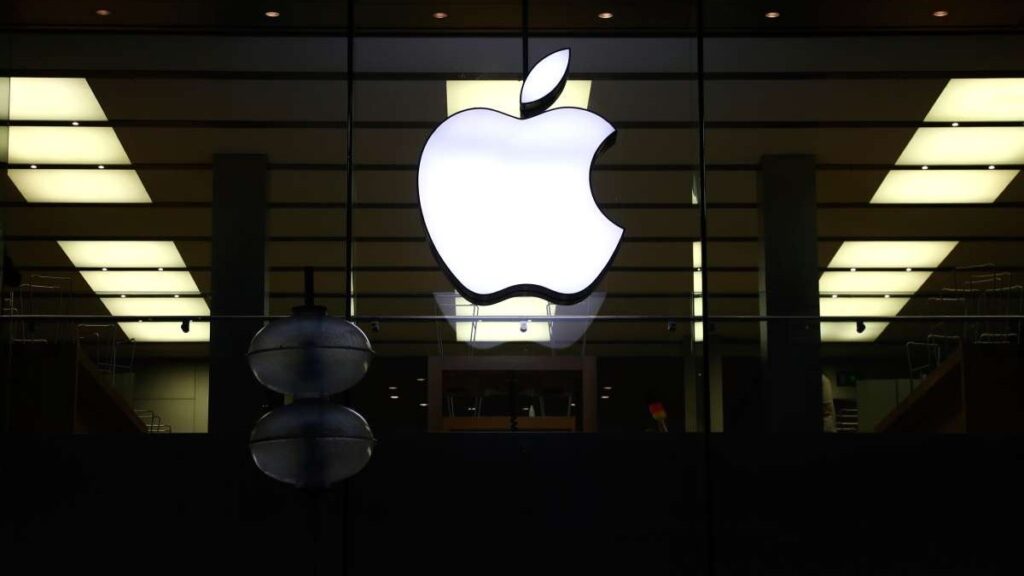 prețul a scăzut la jumătate și a fost lansată alături de Mac mini cu M6