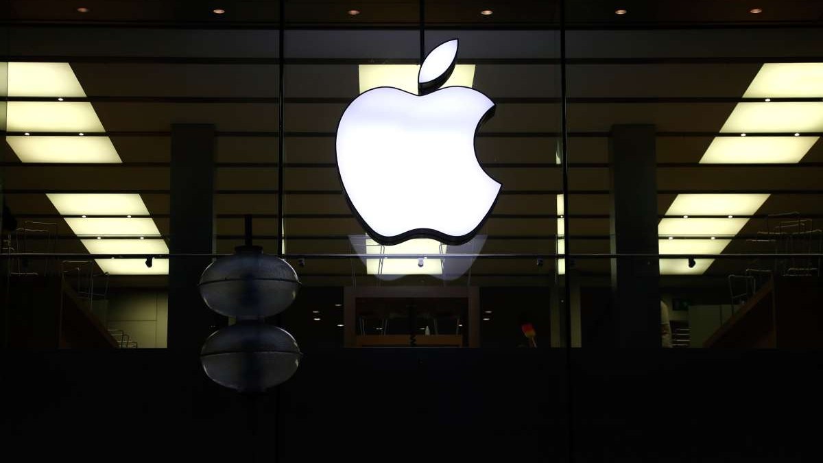 prețul a scăzut la jumătate și a fost lansată alături de Mac mini cu M6