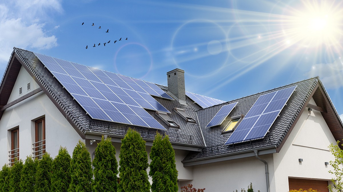 Cât costă un sistem cu panouri fotovoltaice pentru o casă de 100 de mp și în cât timp se amortizează investiția