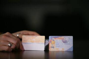 Cardul de sănătate şi Cartea Electronică de Identitate pot fi utilizate în paralel în luna octombrie