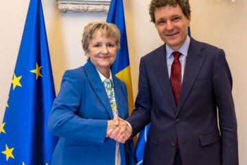 Nicușor Dan anunță creșterea numărului de burse FLEX. Până la 70 de elevi români vor locui la o familie americană și vor putea studia, în anul școlar 2027-2028, în unități din SUA
