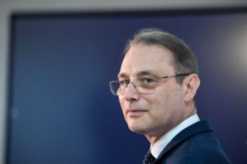 Încep audierile miniștrilor propuși de Luca Niculescu. Candidații vor fi evaluați în comisiile parlamentare