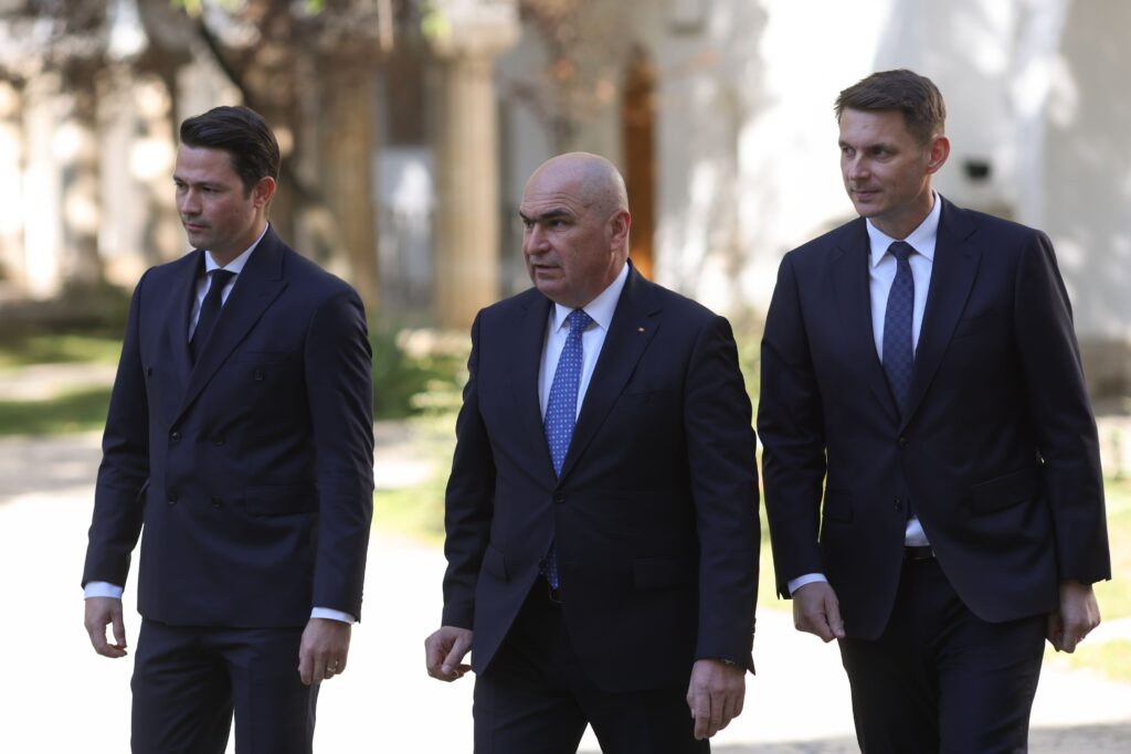 Bolojan și Niculescu semnează duminică un acord „condiționat” de susținere politică. Miza: menținerea țintelor de deficit