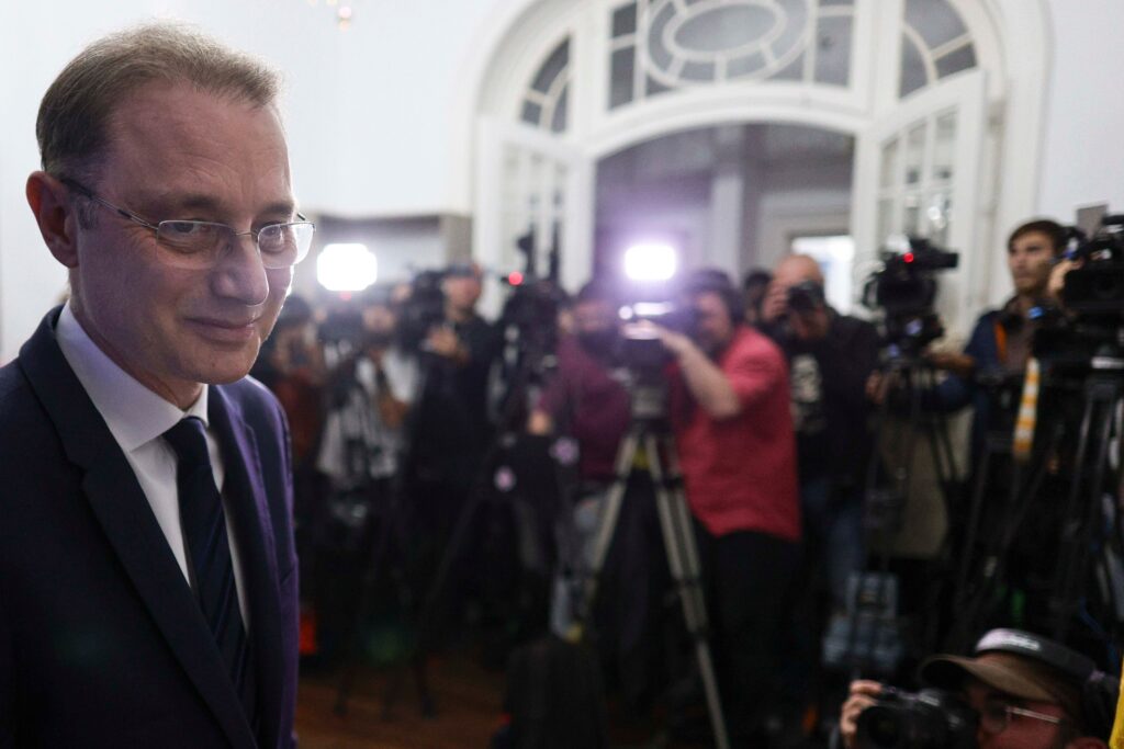 Trei ore de discuții între Luca Niculescu și viitorii miniștri la Vila Lac: „Nu ne așteaptă o perioadă ușoară”. La întâlnire a participat și Eugen Tomac
