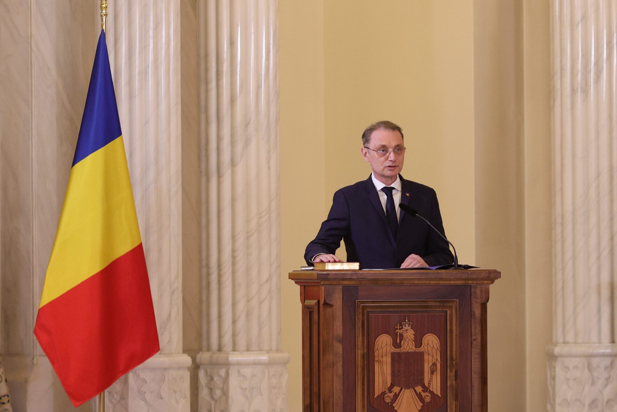 Guvernul Niculescu, privit cu scepticism în presa internațională. Deficitul și ratingul de țară, marile probleme ale României