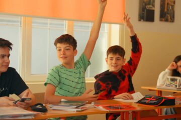Paradoxul elevilor de nota 10: de ce rezultatele excelente nu înseamnă întotdeauna încredere în sine. Ce abilități le lipsesc copiilor