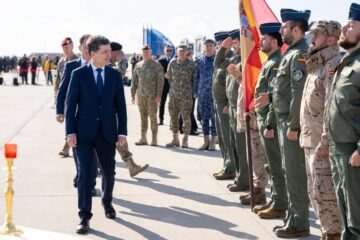 Nicușor Dan, alături de militarii Bazei 86 Aeriene de Ziua Armatei: „Au doborât cu precizie două drone ostile intrate în spațiul nostru aerian”