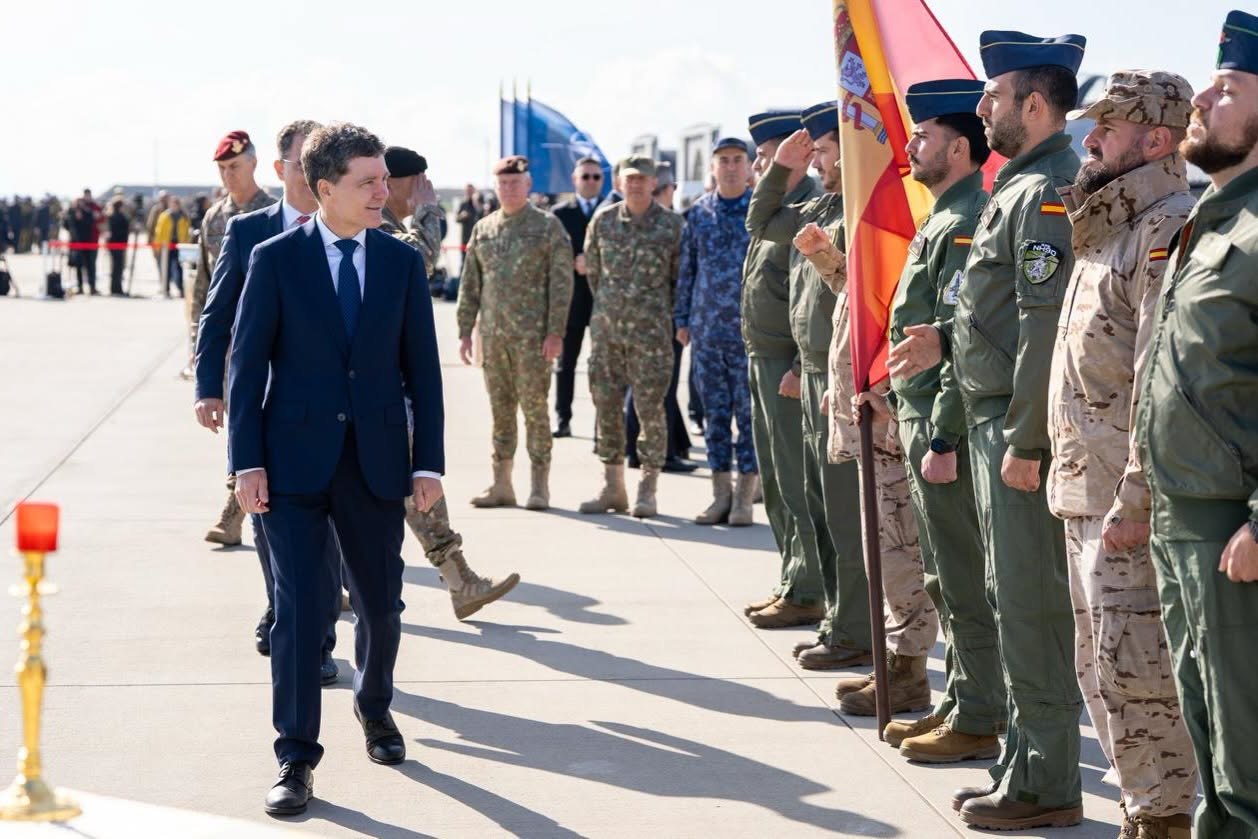 Nicușor Dan, alături de militarii Bazei 86 Aeriene de Ziua Armatei: „Au doborât cu precizie două drone ostile intrate în spațiul nostru aerian”