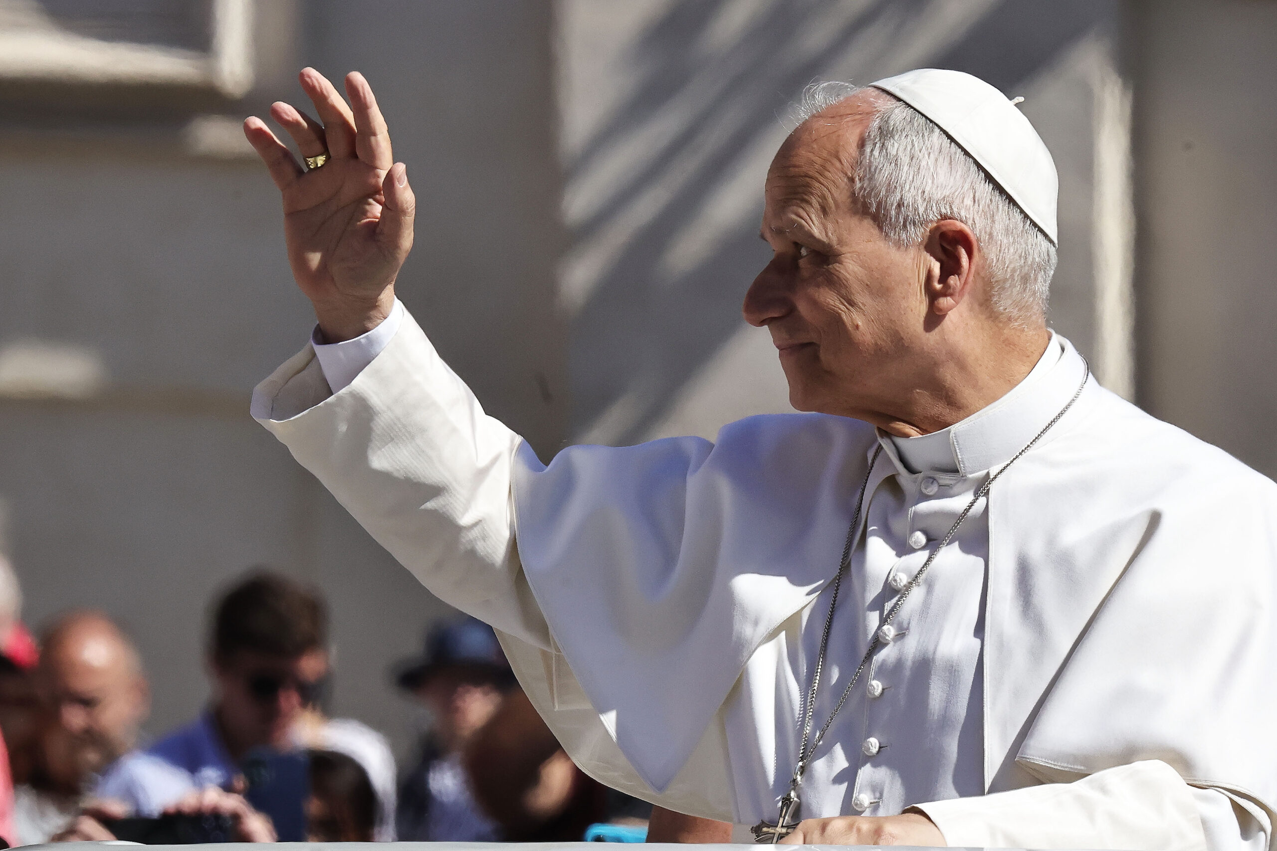 Papa Leon pune bazele viitorului conclav numindu-l pe un cardinal filipinez decan al cardinalilor