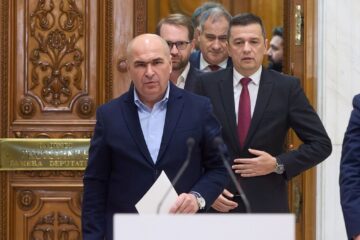 „Când au fost băuți? Când nu au votat legea salarizării sau acum, după ce am pierdut 770 de milioane de euro”