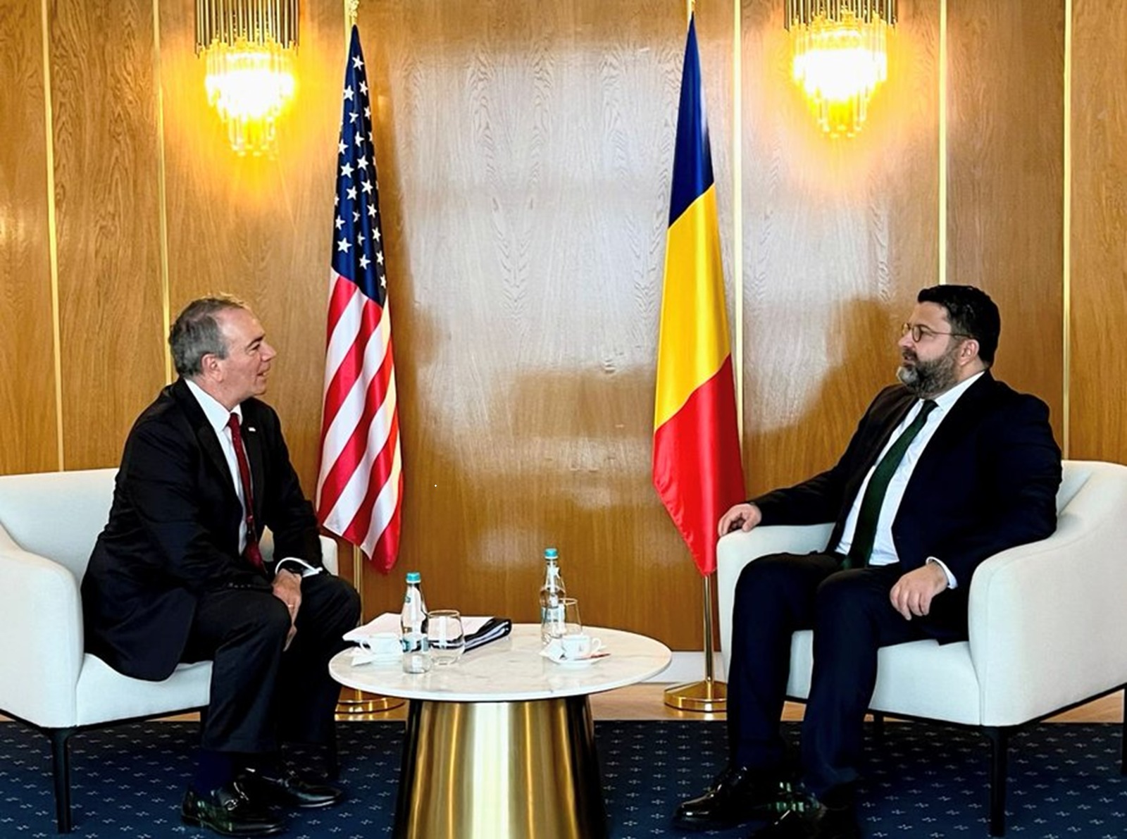 Noul ministru de Externe s-a întâlnit cu ambasadorul SUA la București. Ce subiecte au fost abordate