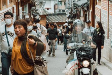 Locuitorii dintr-o zonă turistică au angajat agenți privați pentru a-i face pe turiști să păstreze liniștea